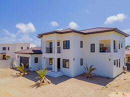 NEW Walk 2 Beach - 5BR Bonusroom w Pool Office