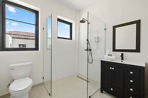 NEW Walk 2 Beach - 5BR Bonusroom w Pool Office