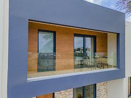 Serene Designer Gem Walk to Beach Strip Pool