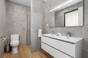 Serene Designer Gem Walk to Beach Strip Pool