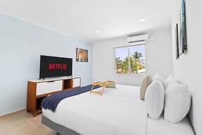 NEW Modern 1BR 1BA With Pool in Quiet Area