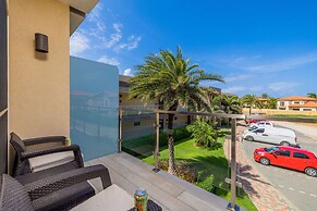 NEW Modern 1BR 1BA Gold Coast Pool GYM Tennis