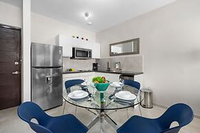 NEW Modern 1BR 1BA Gold Coast Pool GYM Tennis