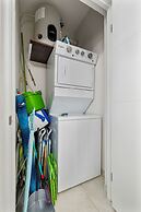 NEW Modern 1BR 1BA Gold Coast Pool GYM Tennis