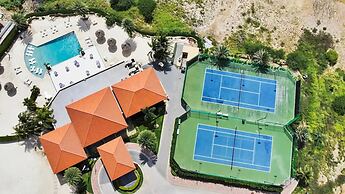 NEW Modern 1BR 1BA Gold Coast Pool GYM Tennis