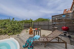 Quiet Cozy Central 2br1ba w Private Pool BBQ