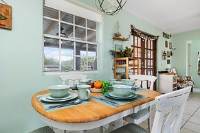 Quiet Cozy Central 2br1ba w Private Pool BBQ