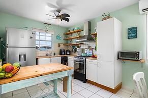 Quiet Cozy Central 2br1ba w Private Pool BBQ