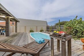 Quiet Cozy Central 2br1ba w Private Pool BBQ