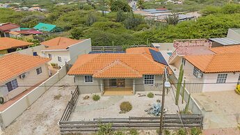 Quiet Cozy Central 2br1ba w Private Pool BBQ