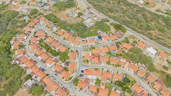 Quiet Cozy Central 2br1ba w Private Pool BBQ