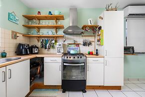 Quiet Cozy Central 2br1ba w Private Pool BBQ