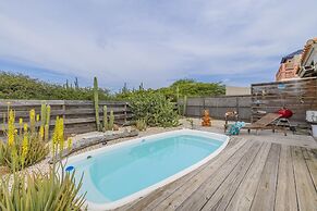 Quiet Cozy Central 2br1ba w Private Pool BBQ