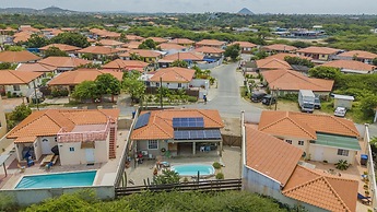 Quiet Cozy Central 2br1ba w Private Pool BBQ