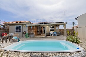 Quiet Cozy Central 2br1ba w Private Pool BBQ