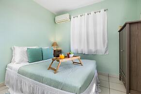 Quiet Cozy Central 2br1ba w Private Pool BBQ