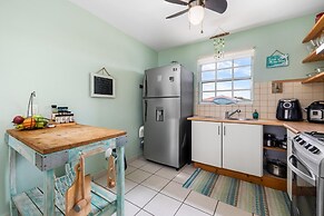 Quiet Cozy Central 2br1ba w Private Pool BBQ