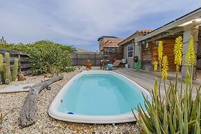 Quiet Cozy Central 2br1ba w Private Pool BBQ