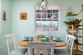 Quiet Cozy Central 2br1ba w Private Pool BBQ