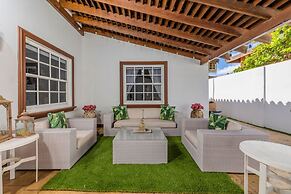 Remodeled 3br2ba Cozy Central Private Pool