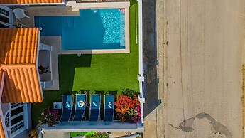 Remodeled 3br2ba Cozy Central Private Pool