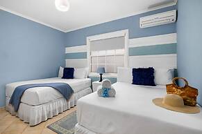 Remodeled 3br2ba Cozy Central Private Pool