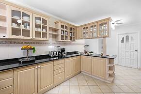 Remodeled 3br2ba Cozy Central Private Pool