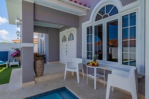 Remodeled 3br2ba Cozy Central Private Pool