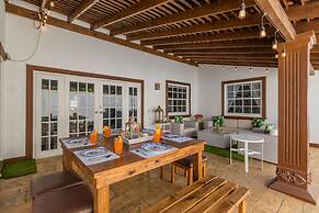 Remodeled 3br2ba Cozy Central Private Pool