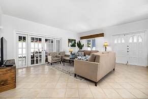 Remodeled 3br2ba Cozy Central Private Pool