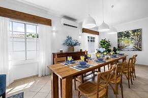 Remodeled 3br2ba Cozy Central Private Pool