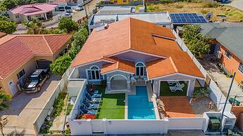 Remodeled 3br2ba Cozy Central Private Pool