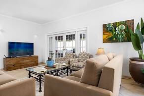 Remodeled 3br2ba Cozy Central Private Pool