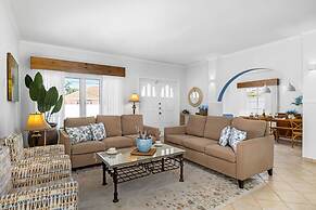 Remodeled 3br2ba Cozy Central Private Pool