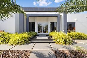 NEW Modern Villa Jacuzzi Pvt Pool Close2beach