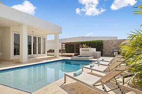 NEW Modern Villa Jacuzzi Pvt Pool Close2beach