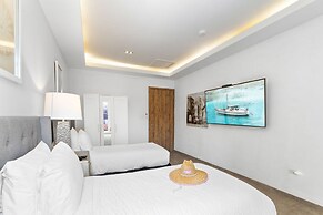 NEW Modern Villa Jacuzzi Pvt Pool Close2beach