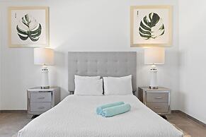 NEW Modern Villa Jacuzzi Pvt Pool Close2beach