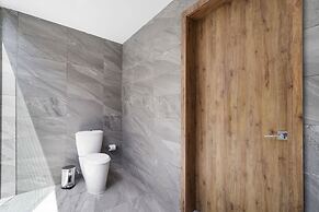 NEW Modern Villa Jacuzzi Pvt Pool Close2beach