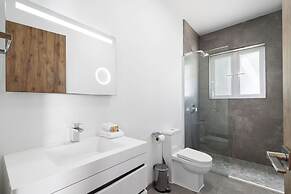 NEW Modern Villa Jacuzzi Pvt Pool Close2beach