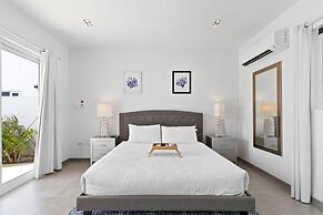 NEW Modern Villa Jacuzzi Pvt Pool Close2beach