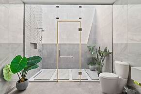 NEW Modern Villa Jacuzzi Pvt Pool Close2beach