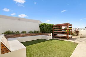 NEW Modern Villa Jacuzzi Pvt Pool Close2beach