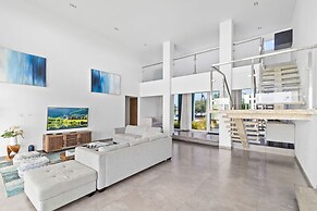 NEW Modern Villa Jacuzzi Pvt Pool Close2beach