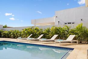 NEW Modern Villa Jacuzzi Pvt Pool Close2beach