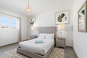 NEW Modern Villa Jacuzzi Pvt Pool Close2beach