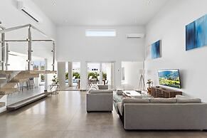 NEW Modern Villa Jacuzzi Pvt Pool Close2beach