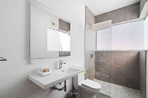 NEW Modern Villa Jacuzzi Pvt Pool Close2beach