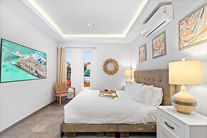 NEW Modern Villa Jacuzzi Pvt Pool Close2beach