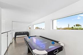 NEW Modern Villa Jacuzzi Pvt Pool Close2beach